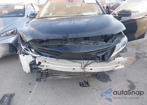 2021 Toyota Camry Le z USA, uszkodzony, nr VIN 4T1C11AK7MU553433